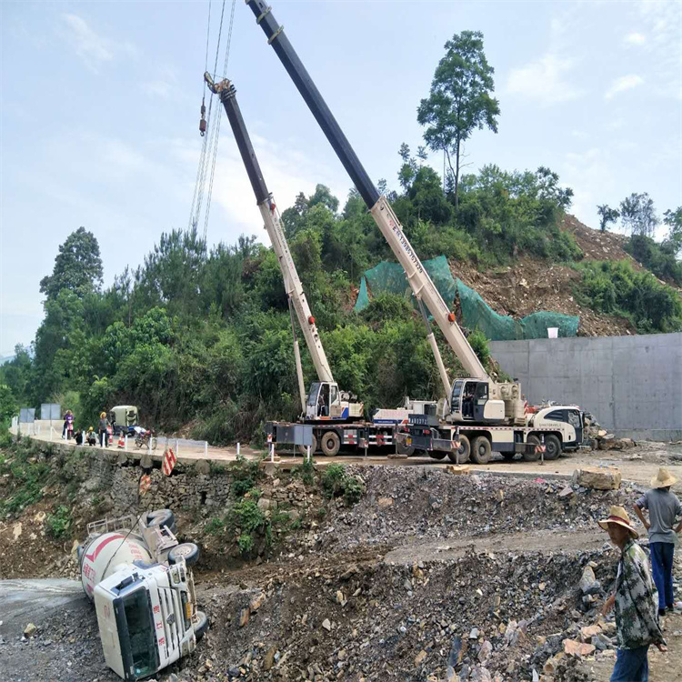 泰兴汽车掉沟里叫吊车救援要多少钱